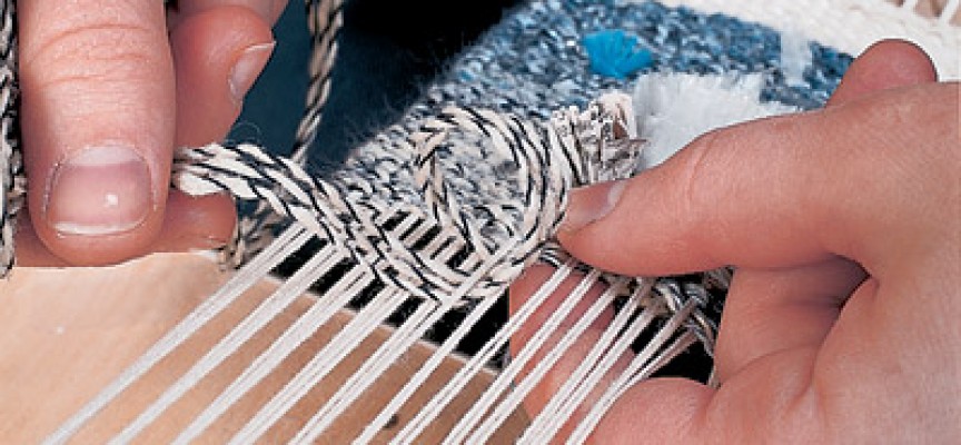Сотканный почему. Плетение гобелена. Плетение из нитей. Методы плетения гобелена. Ткачество мастер класс для начинающих.