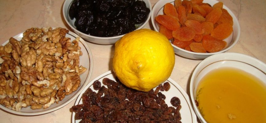 Питательная смесь для сердца — чернослив, курага, изюм, грецкие орехи, мед, лимон