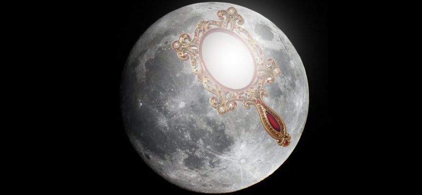 Лунное зеркало на стройность фигуры