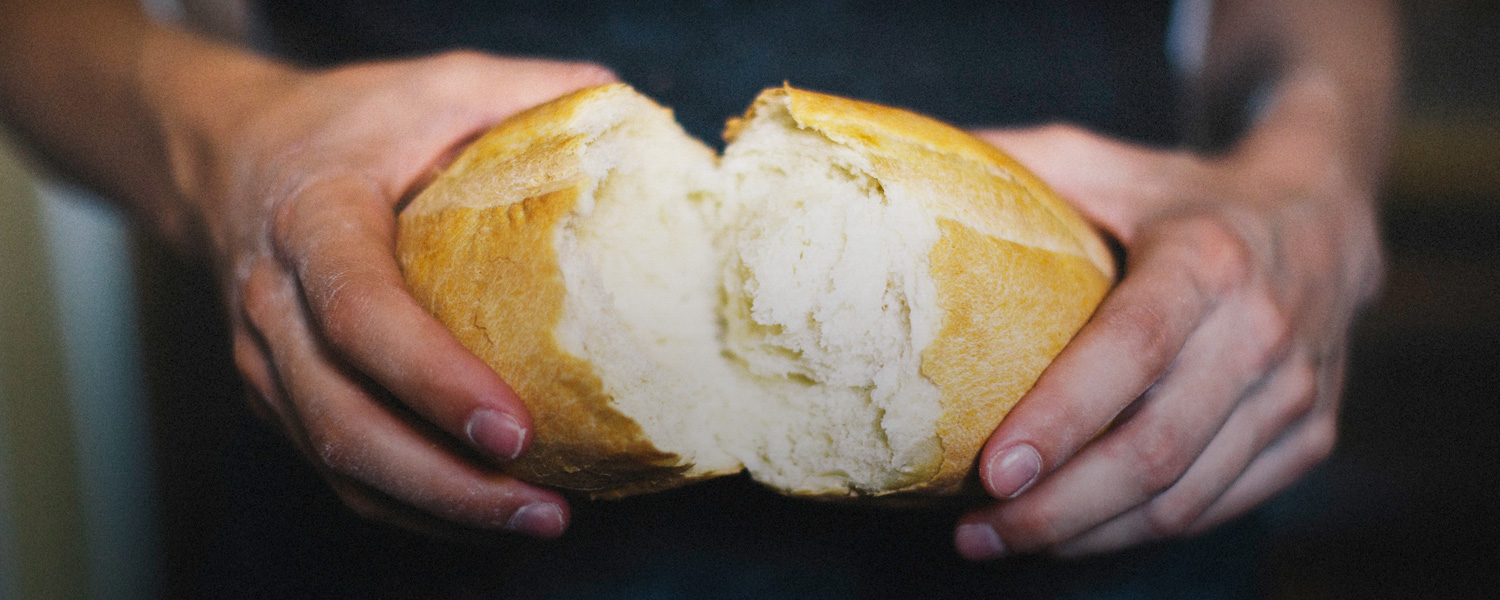 булочки в столовой. укради хлеб. укради хлеб. укради хлеб. хлебобулочные изделия в школьной столовой.